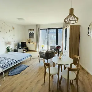 https://apartament-morski-i-kolobrzeg-podczele.kolobrzeghotels.com